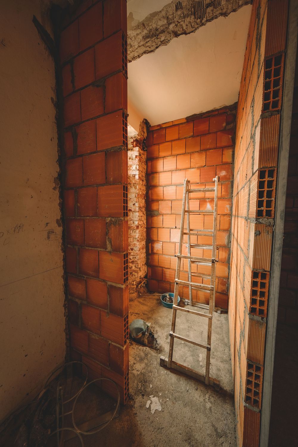 Rénovation intérieure avec murs en brique
