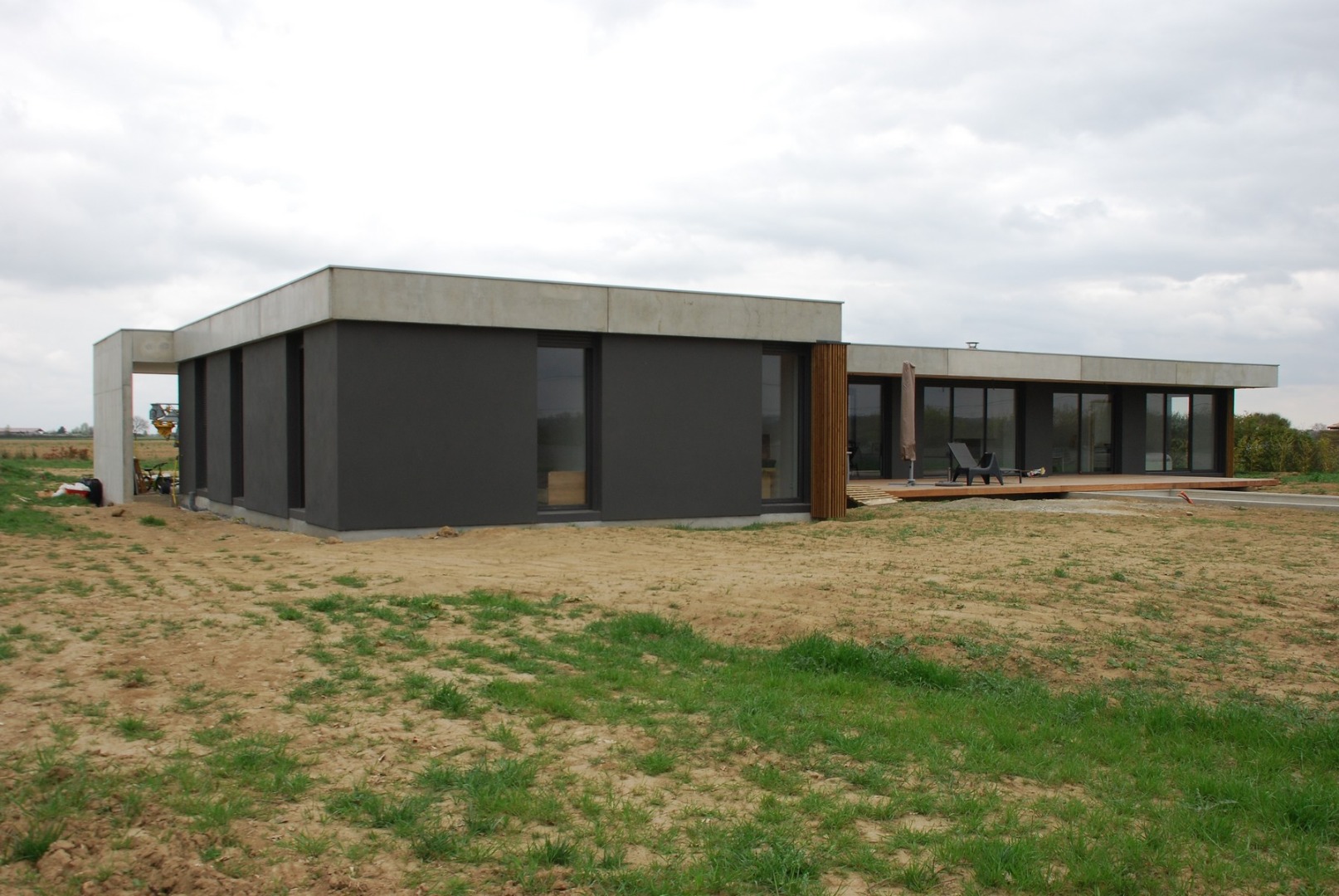 Maison moderne avec piscine a Lavernose Lacasse