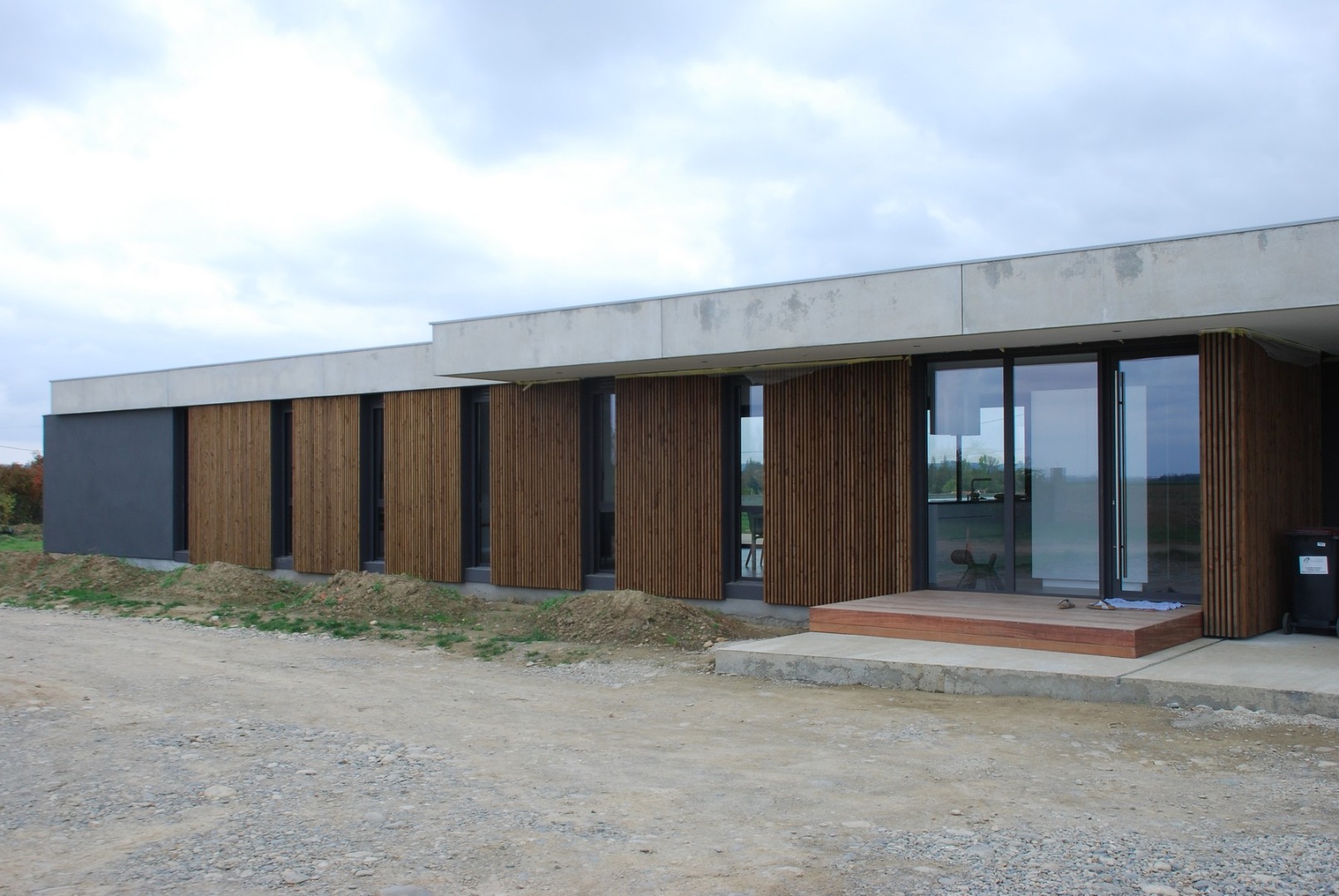 Maison moderne avec piscine a Lavernose Lacasse