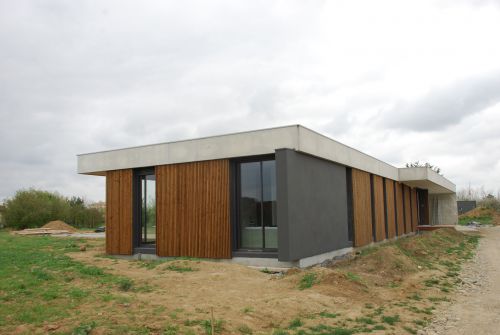 Maison moderne avec piscine a Lavernose Lacasse