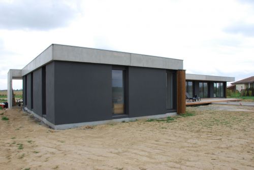 Maison moderne avec piscine a Lavernose Lacasse