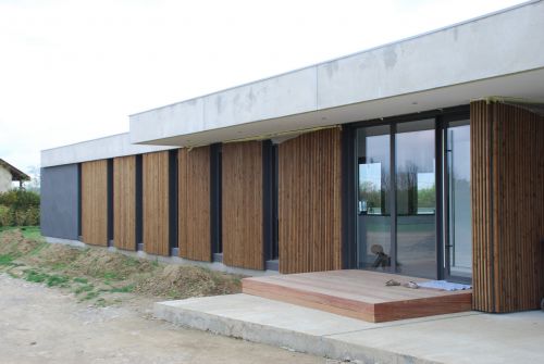 Maison moderne avec piscine a Lavernose Lacasse