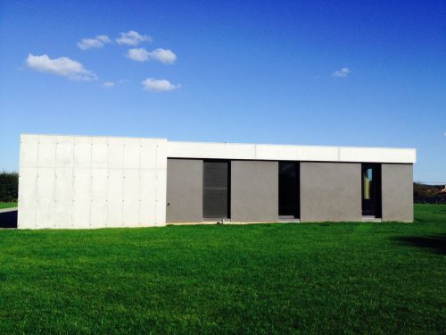 Maison moderne avec piscine a Lavernose Lacasse